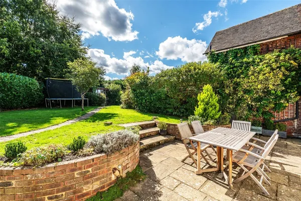 Hampstead Lane, Dorking, RH4 photo 19