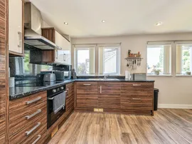 Leyland Road, Birstall, Batley thumb 3