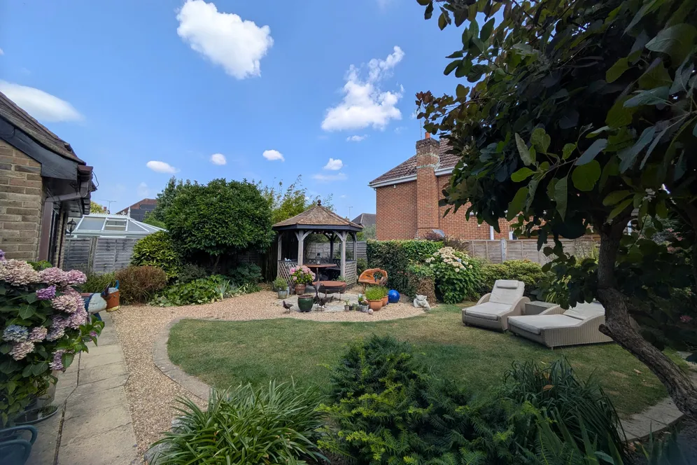 Winterbourne, Horsham, RH12 photo 13