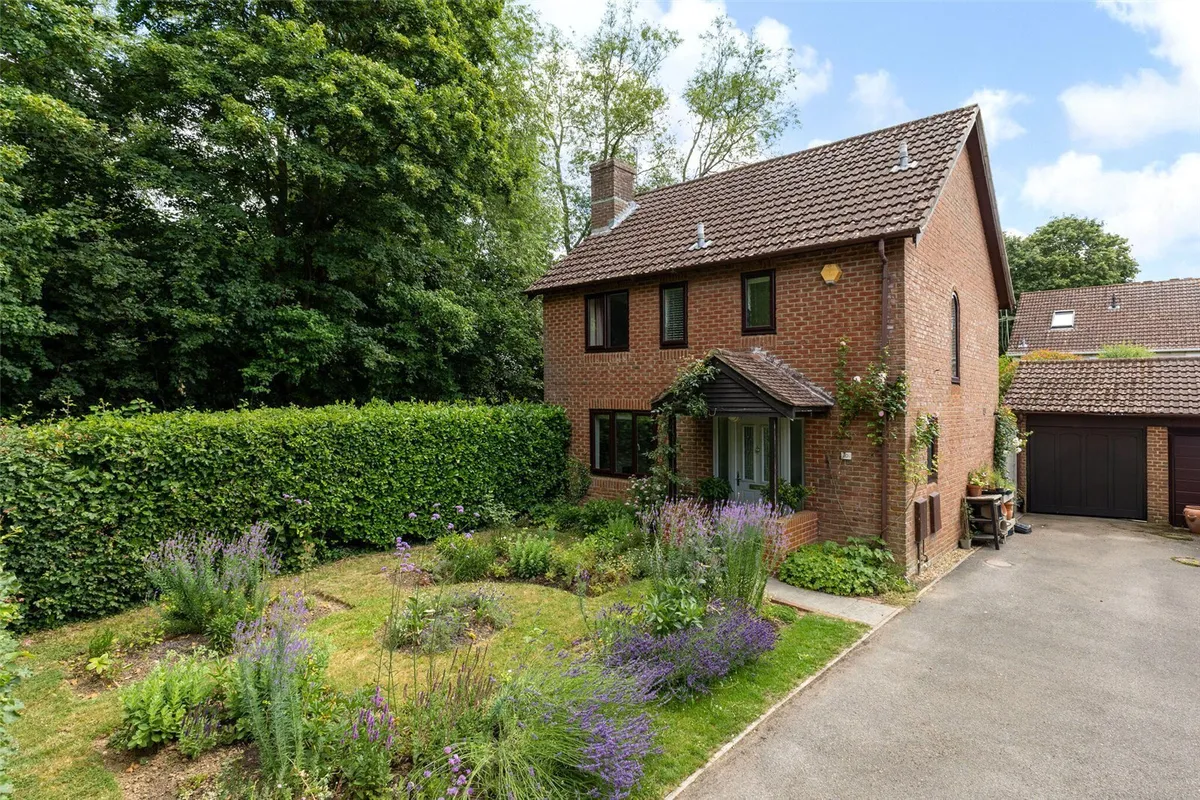 Pond Road, Bramley, RG26