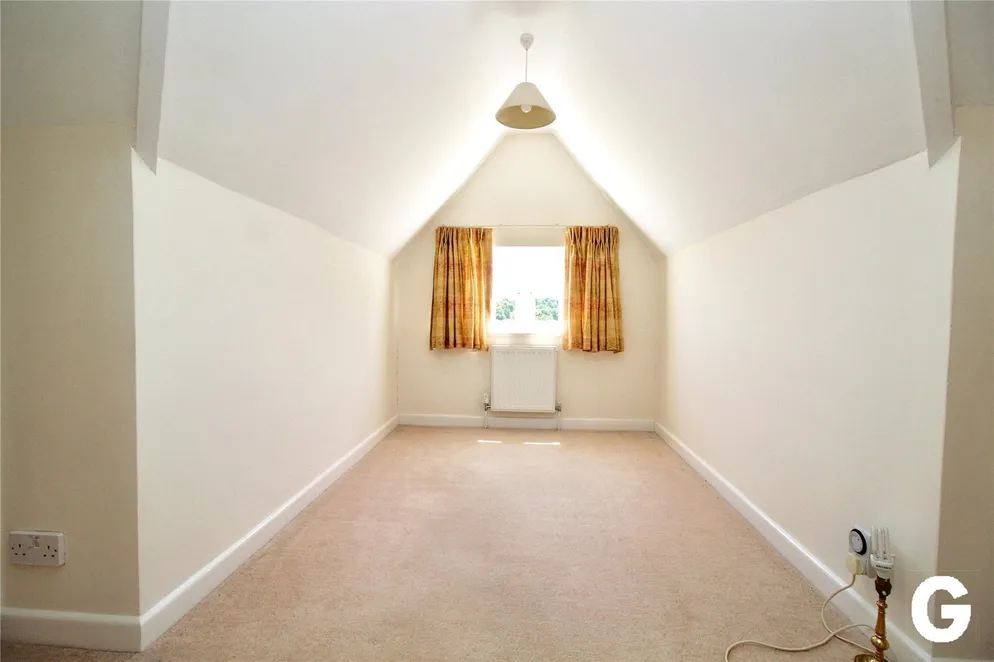 Property carousel item 18