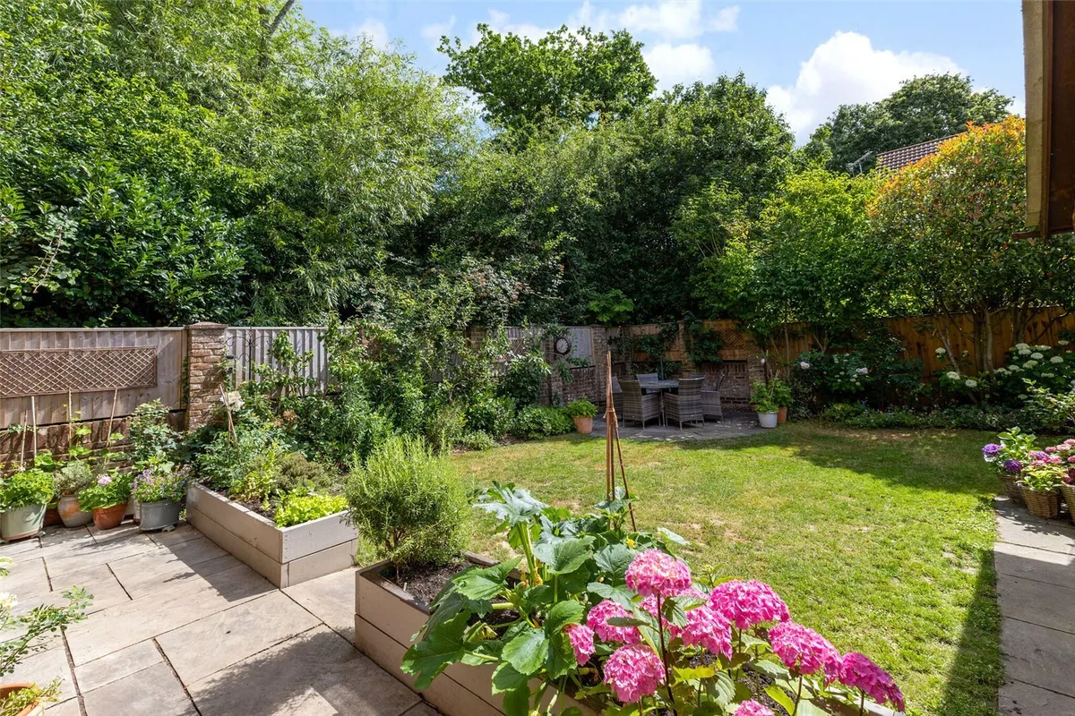 Pond Road, Bramley, RG26