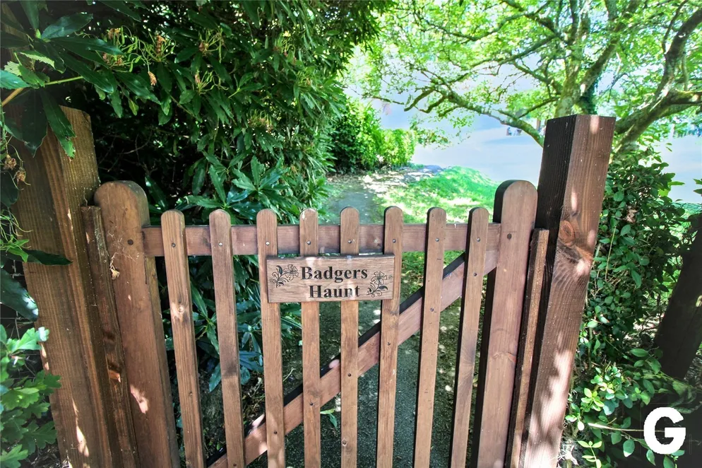 Property carousel item 28