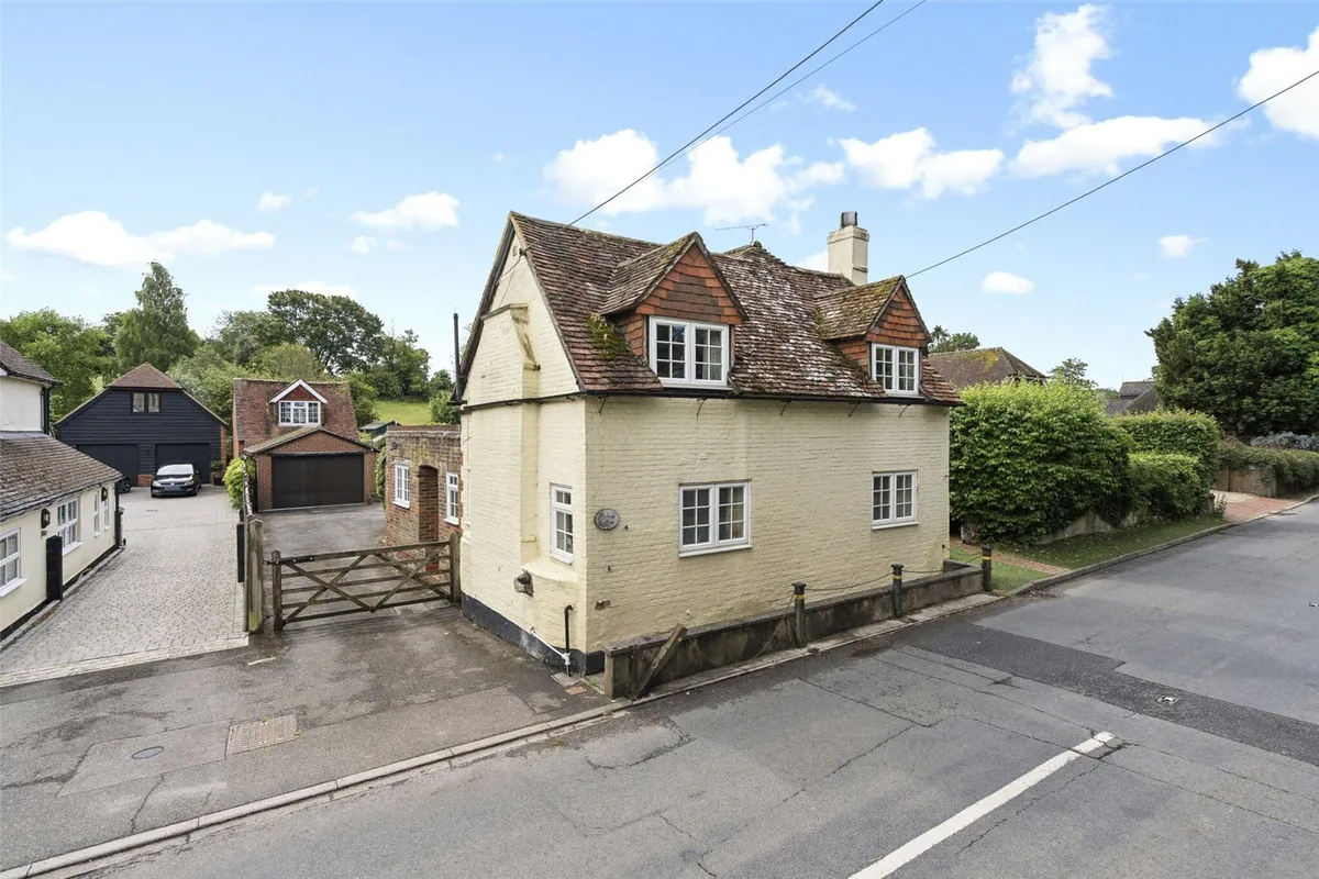 Farleigh Cottage, Cliddesden, RG25
