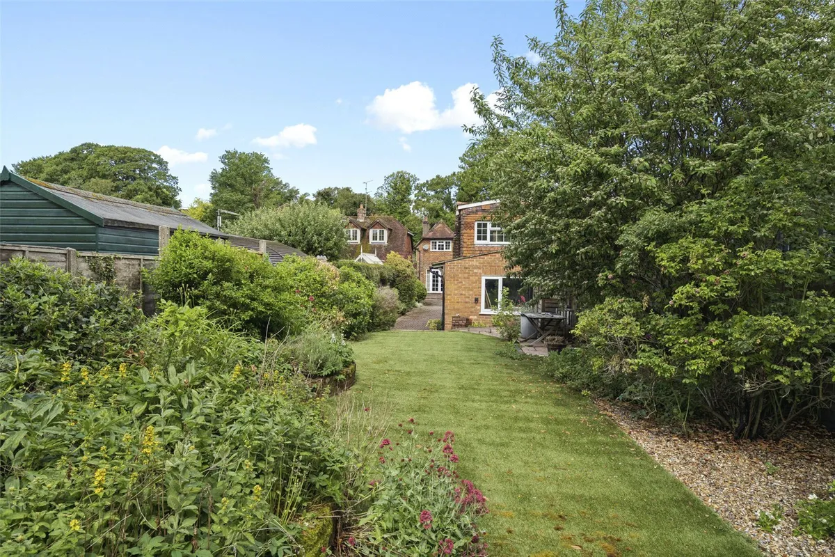 Farleigh Cottage, Cliddesden, RG25