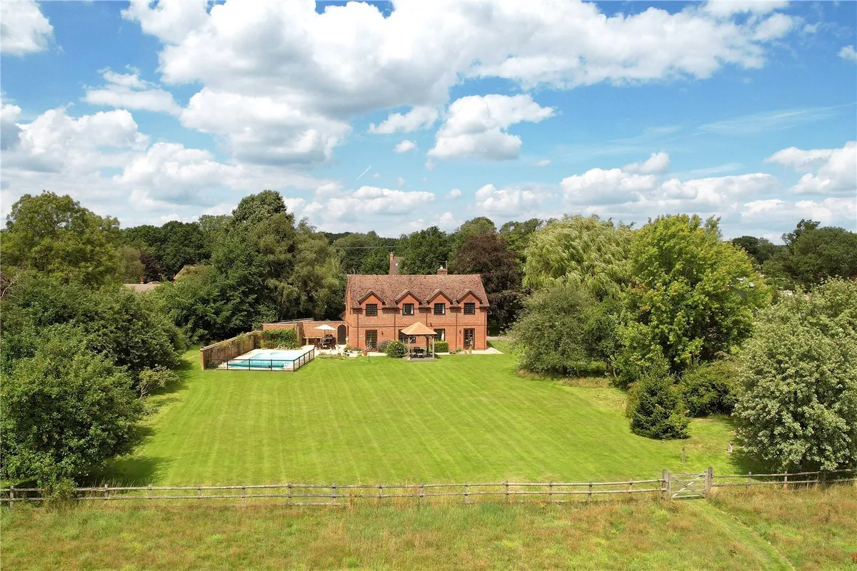 Boars Bridge House, Little London, RG26