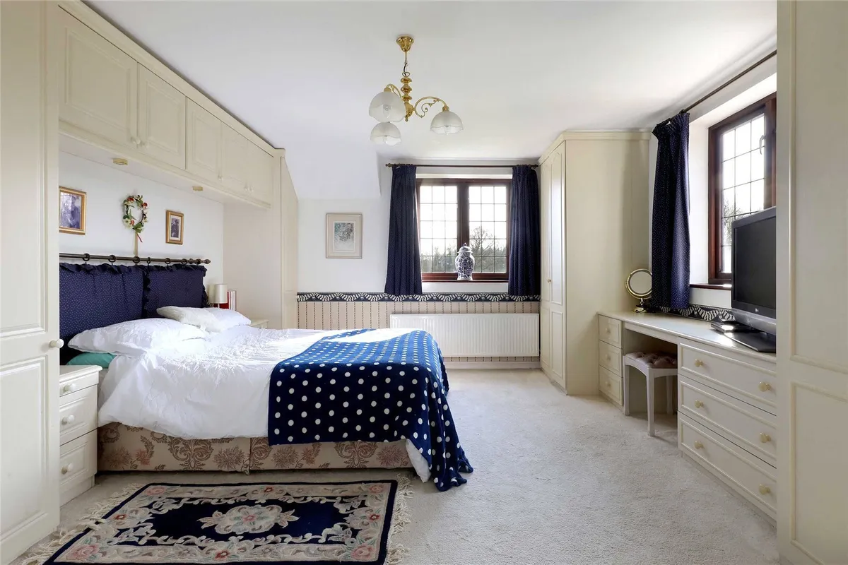 Boars Bridge House, Little London, RG26