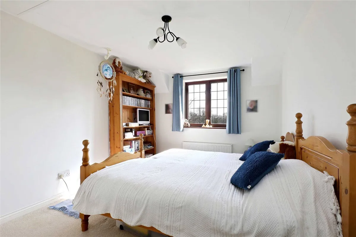 Boars Bridge House, Little London, RG26