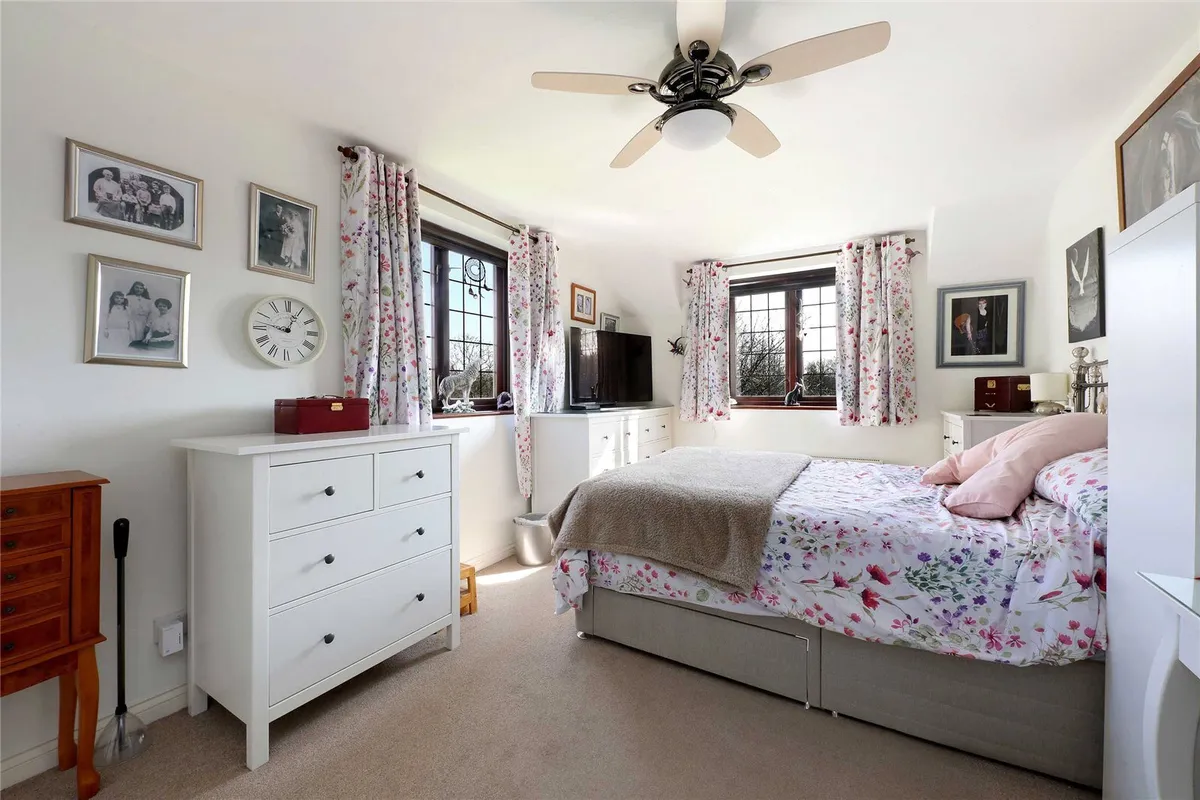 Boars Bridge House, Little London, RG26