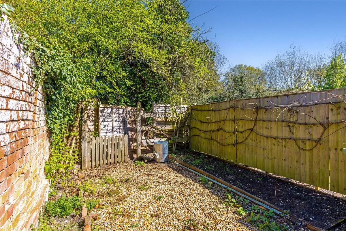 Wheelers Court Cottages, Sherfield-on-Loddon, RG27