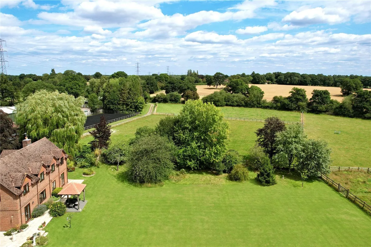 Boars Bridge House, Little London, RG26