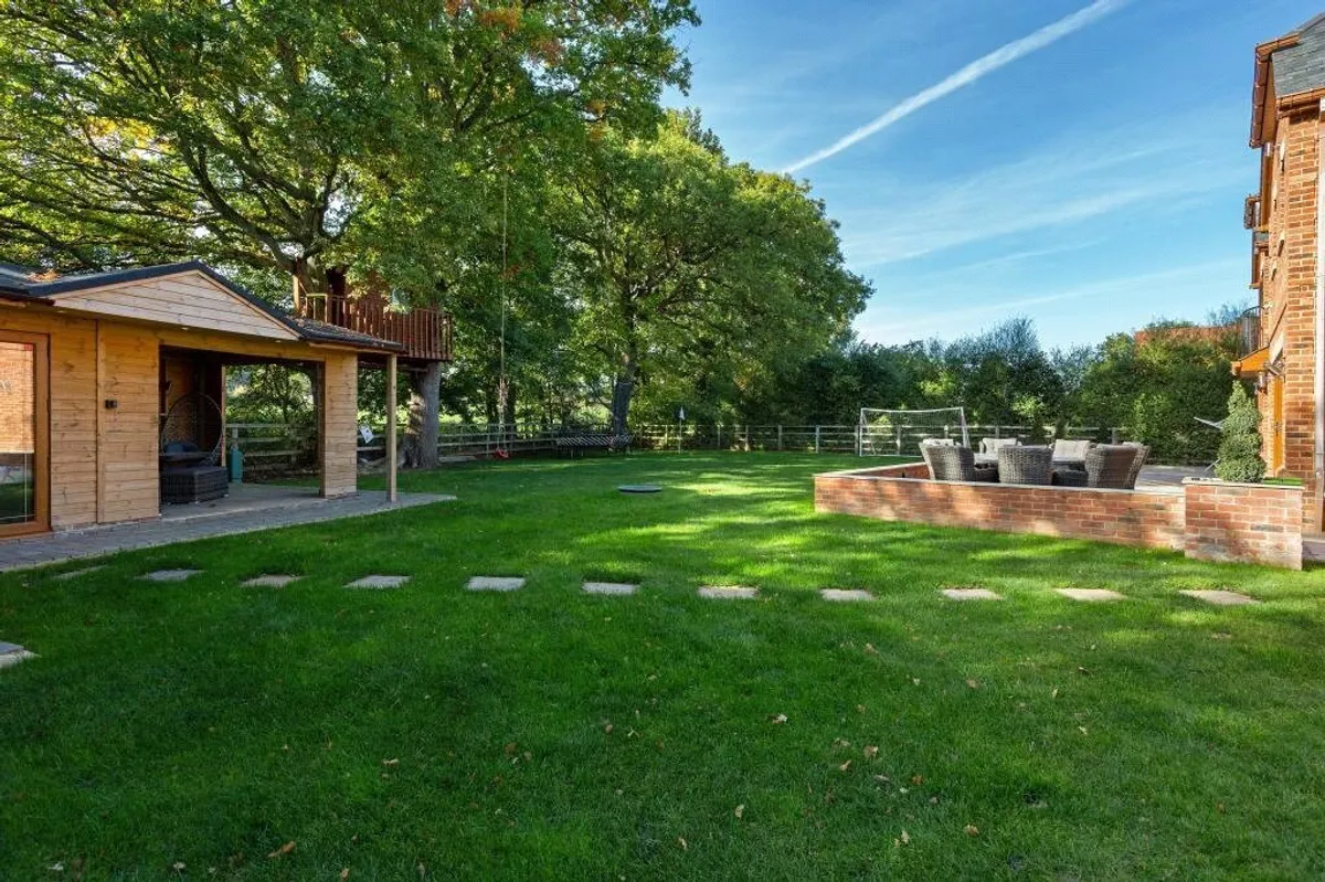Hatherley House, Pamber End, RG26