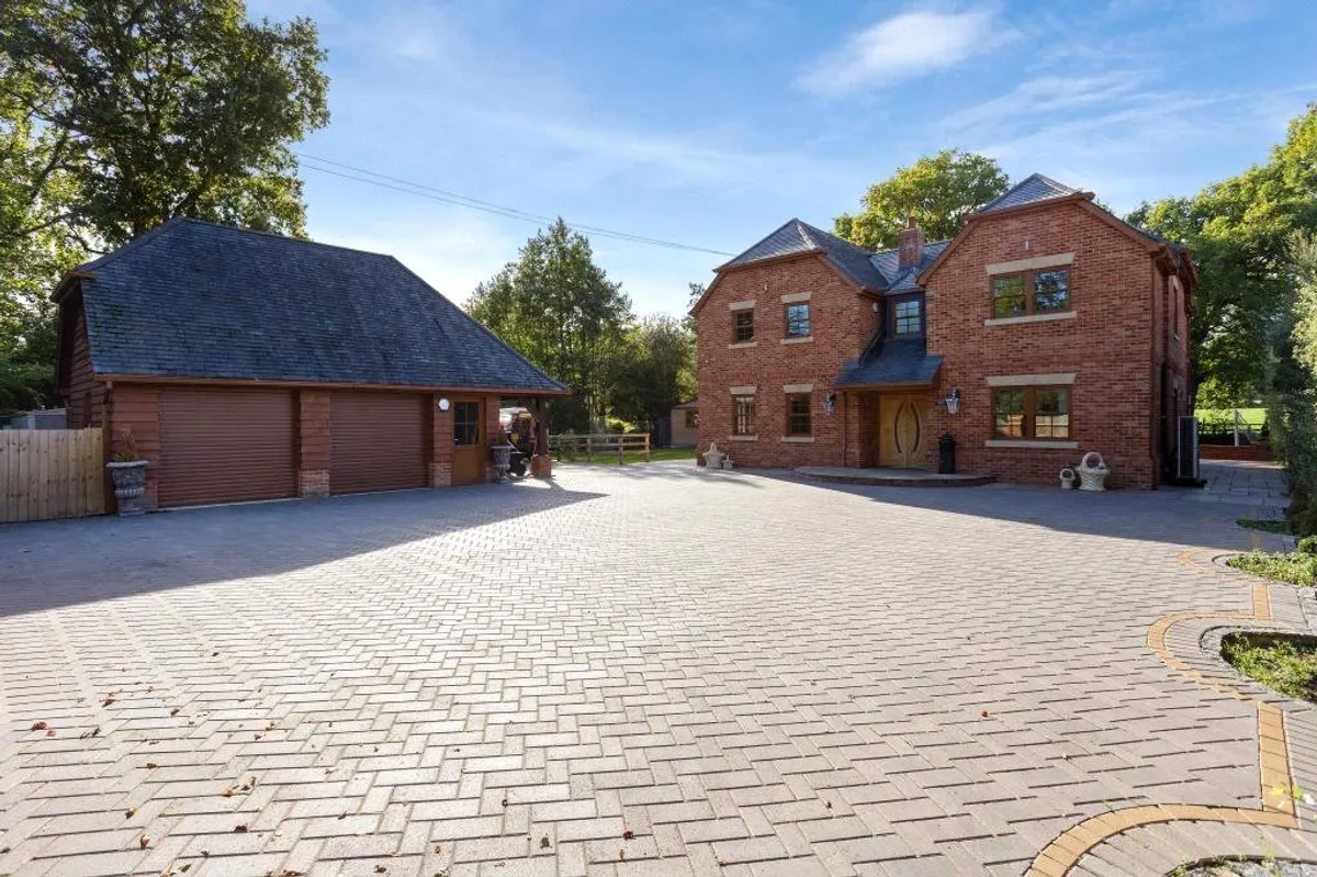 Hatherley House, Pamber End, RG26