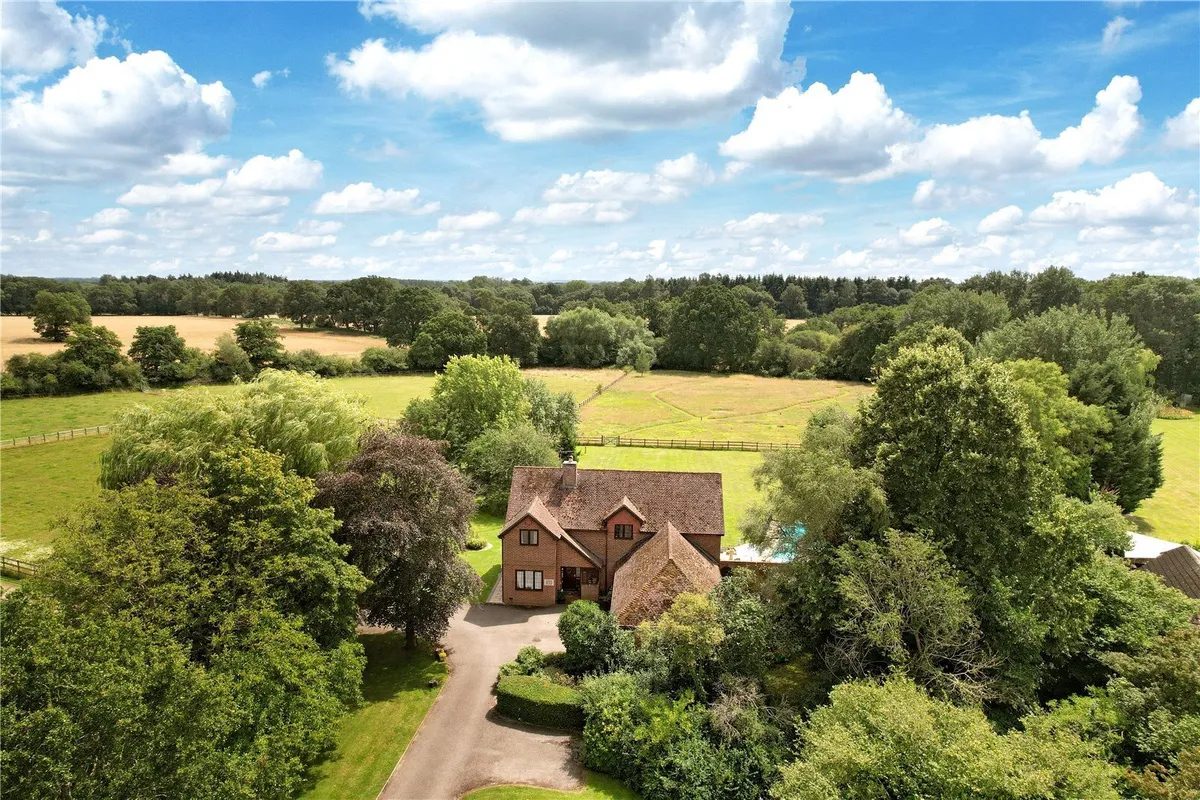 Boars Bridge House, Little London, RG26