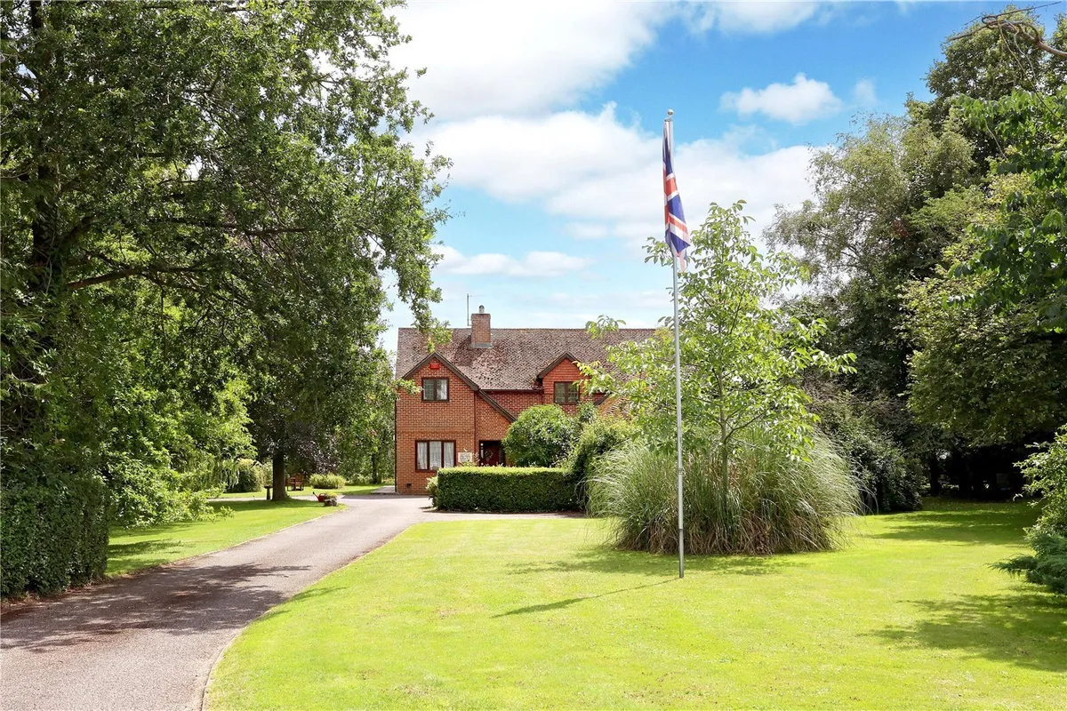 Boars Bridge House, Little London, RG26