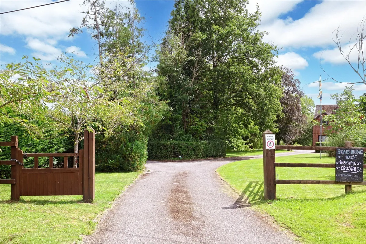 Boars Bridge House, Little London, RG26