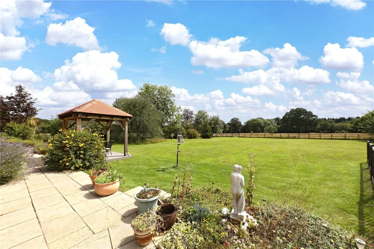Boars Bridge House, Little London, RG26