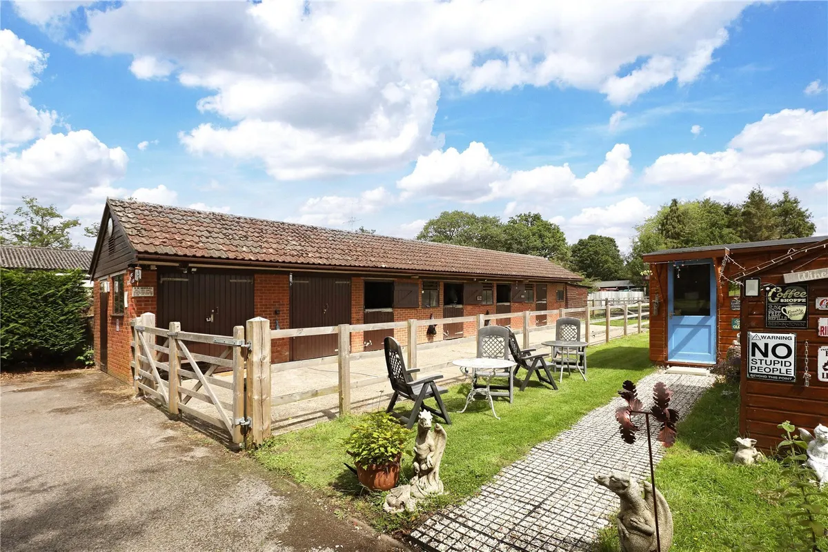 Boars Bridge House, Little London, RG26