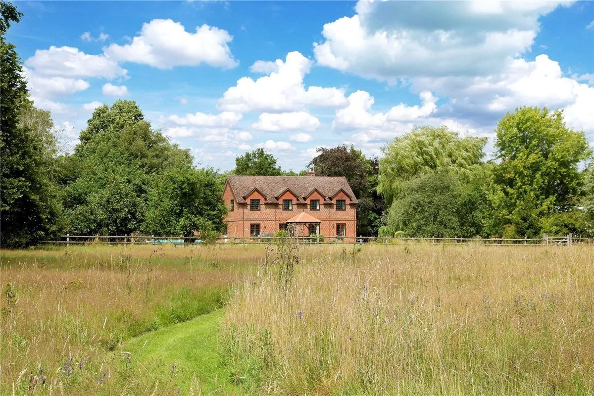 Boars Bridge House, Little London, RG26