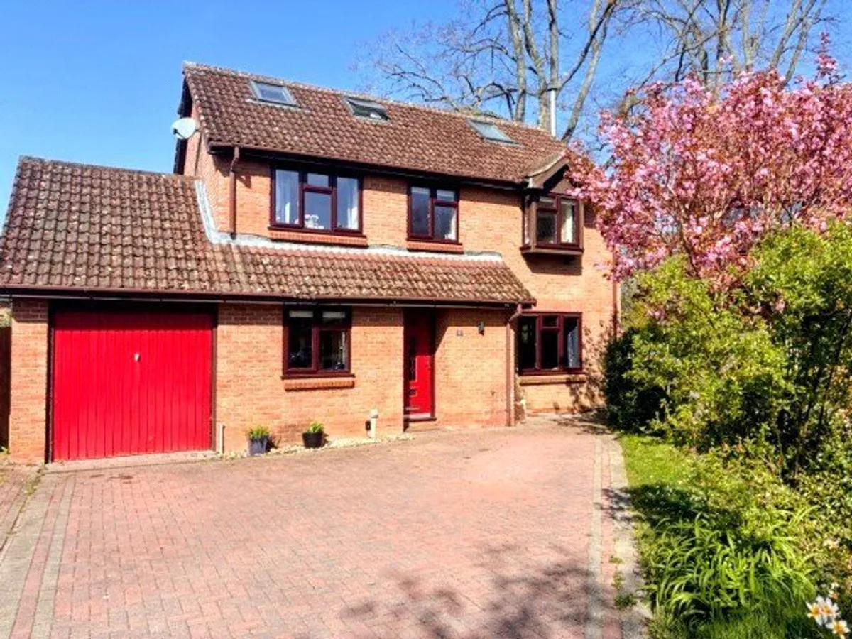 Herridge Close, Bramley, RG26
