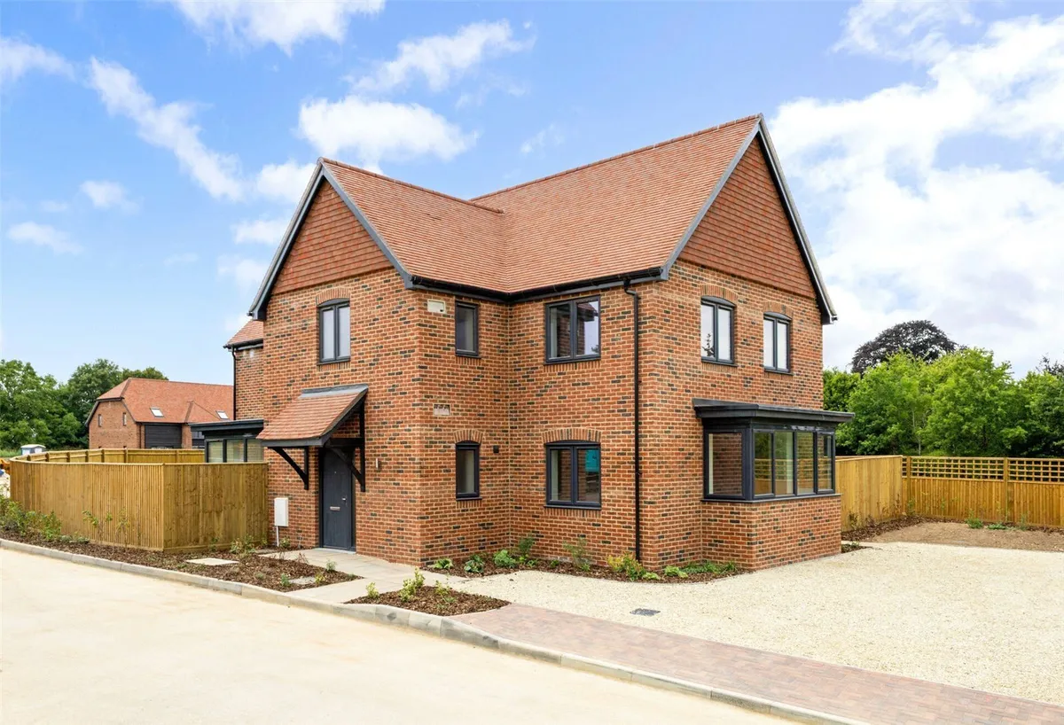 Bow Street, Bramley, RG26