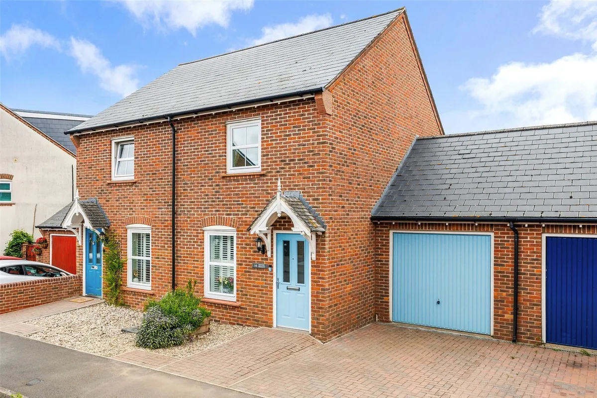 Rowner Crescent, Sherfield-on-Loddon, RG27