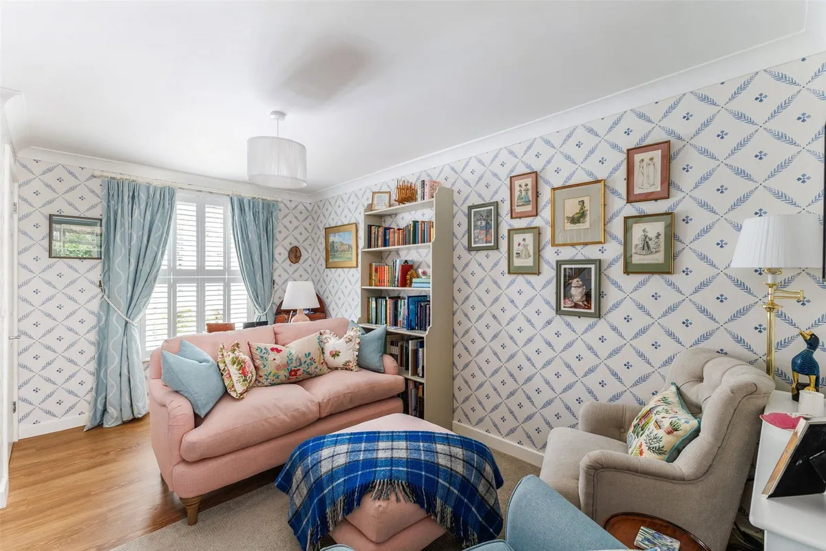 Rowner Crescent, Sherfield-on-Loddon, RG27