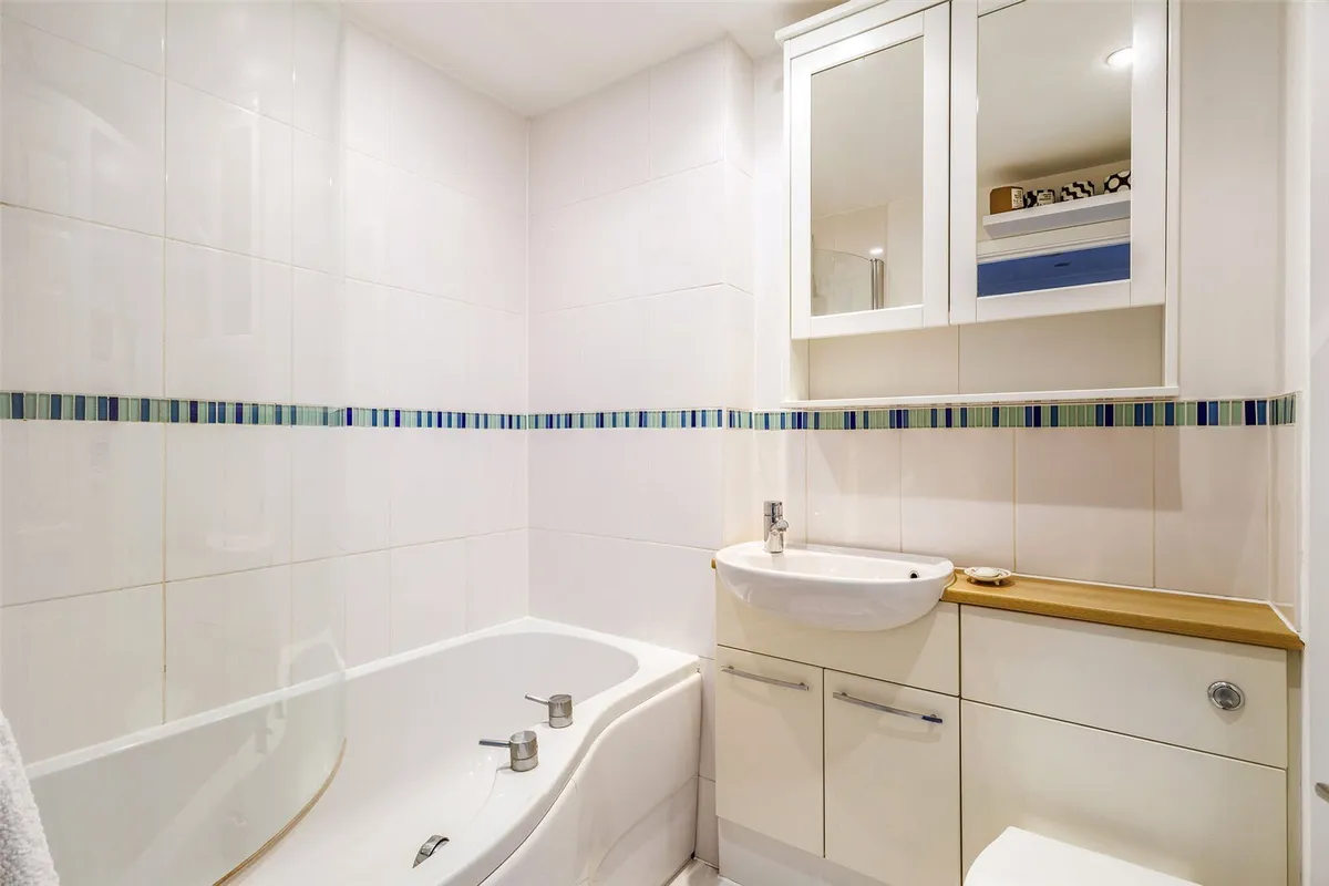 Rowner Crescent, Sherfield-on-Loddon, RG27
