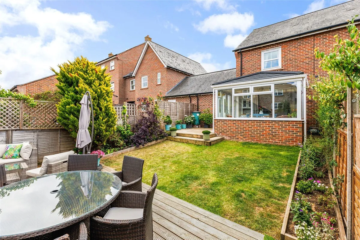 Rowner Crescent, Sherfield-on-Loddon, RG27