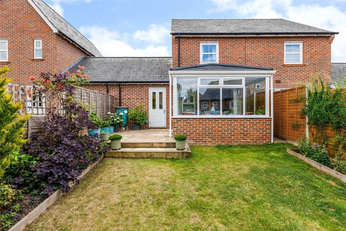 Rowner Crescent, Sherfield-on-Loddon, RG27