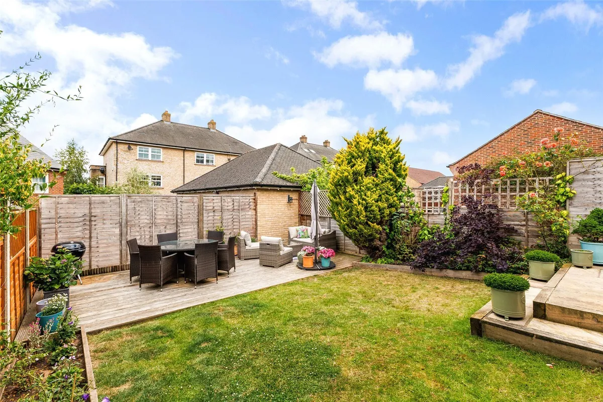 Rowner Crescent, Sherfield-on-Loddon, RG27