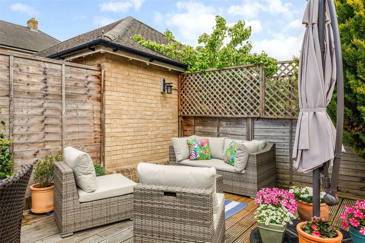Rowner Crescent, Sherfield-on-Loddon, RG27