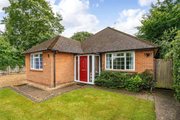 Highlands Road, Basingstoke, RG22