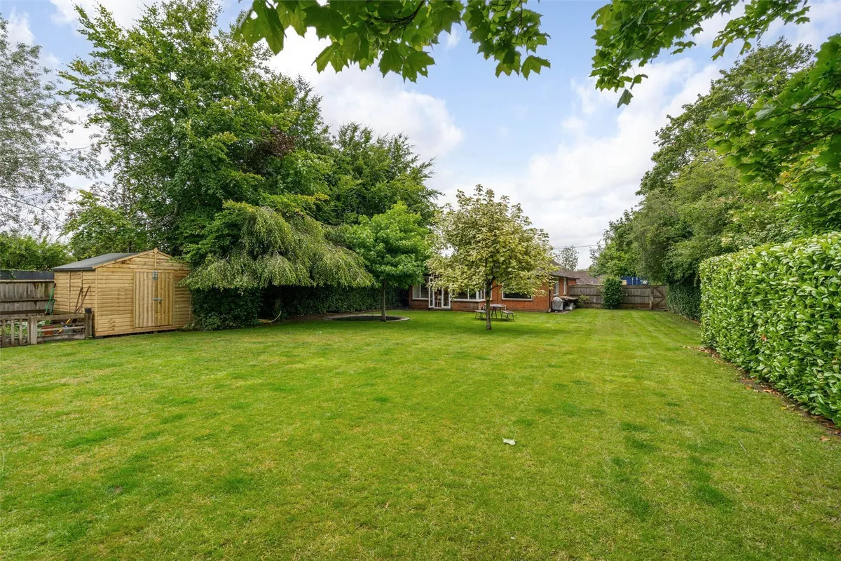 Highlands Road, Basingstoke, RG22