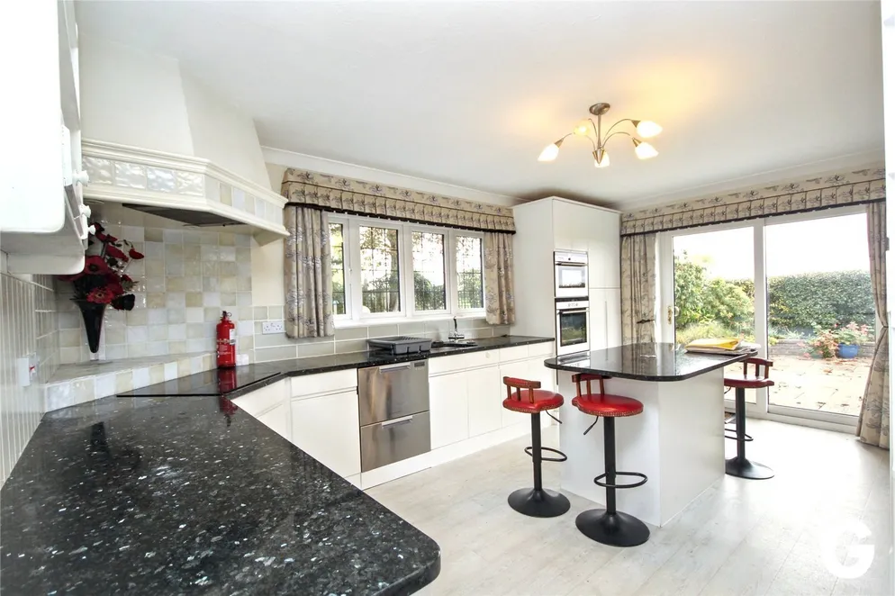 Property carousel item 4