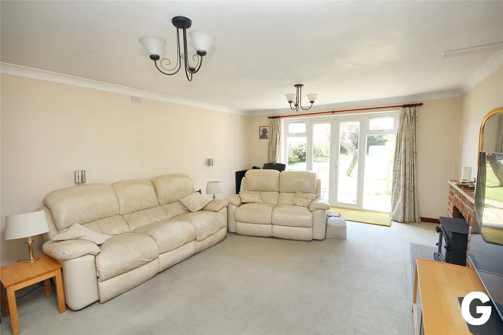 Property carousel item 4
