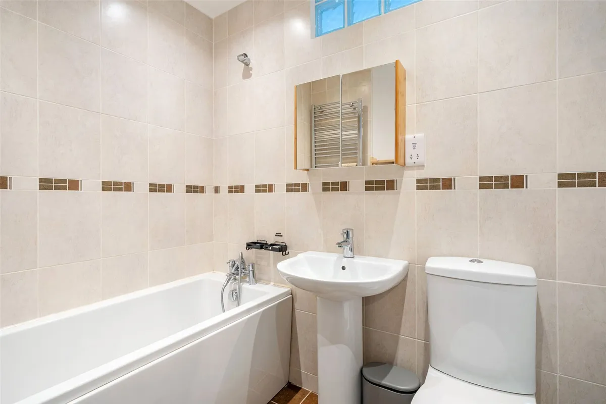Highlands Road, Basingstoke, RG22
