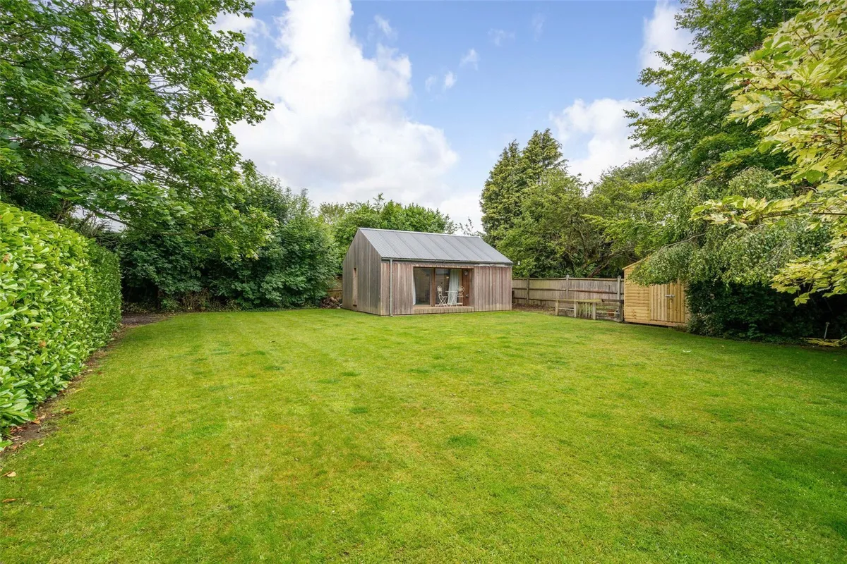 Highlands Road, Basingstoke, RG22