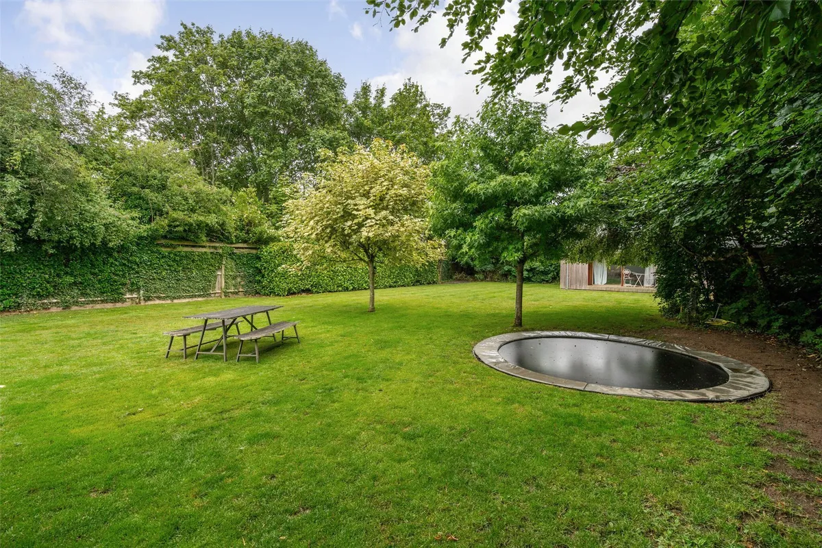Highlands Road, Basingstoke, RG22