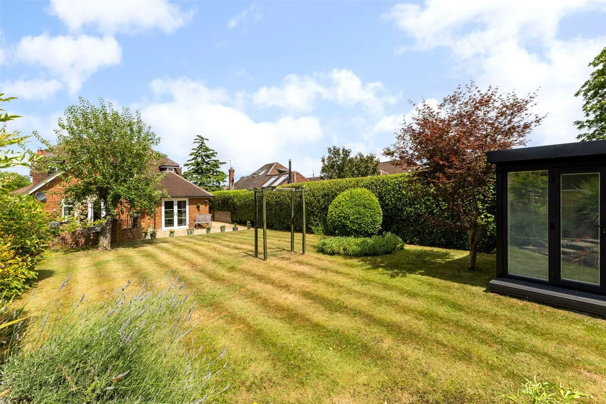 Hatch Lane, Old Basing, RG24