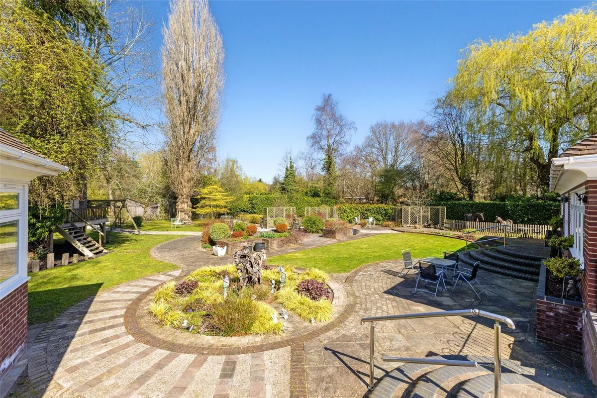 Meadow House, Sherborne St John, RG24