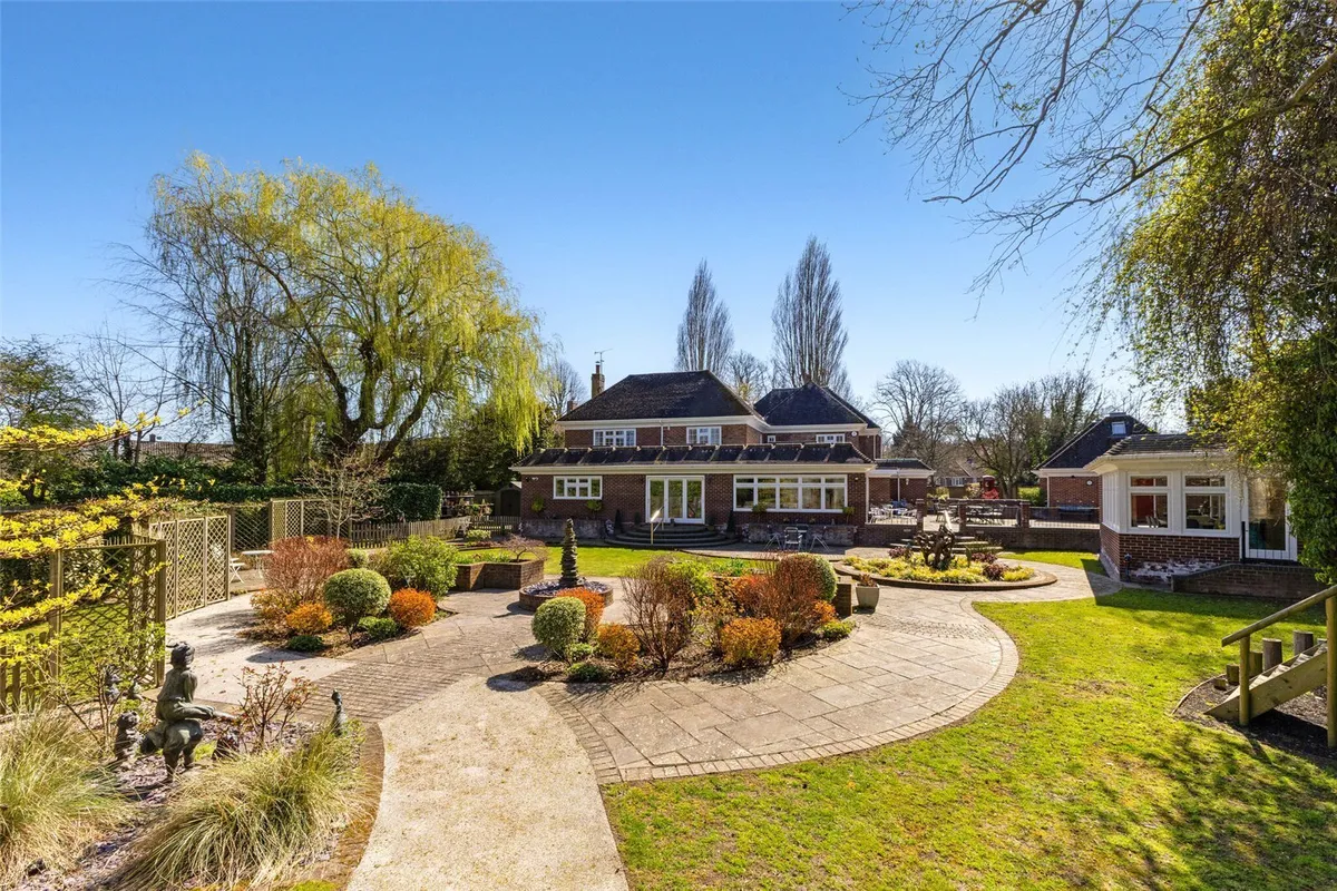 Meadow House, Sherborne St John, RG24