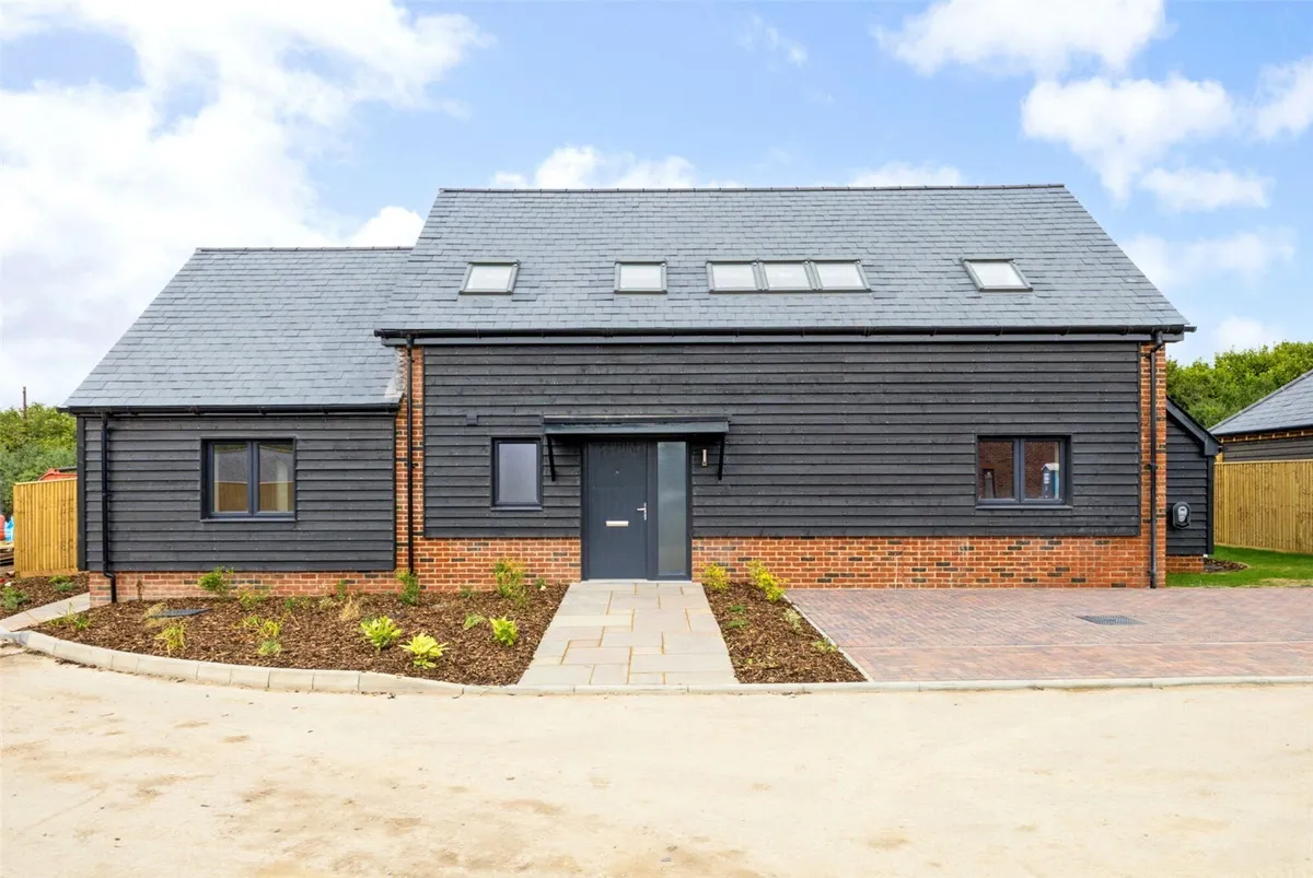 Bow Street, Bramley, RG26