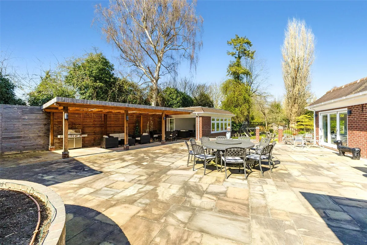 Meadow House, Sherborne St John, RG24