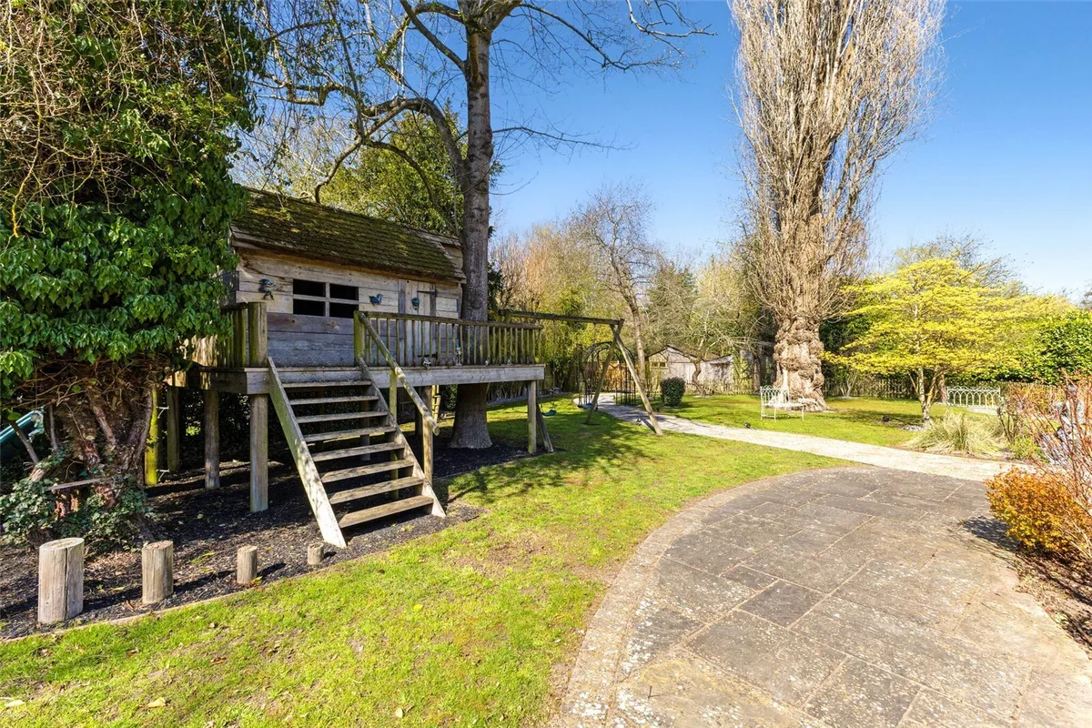 Meadow House, Sherborne St John, RG24