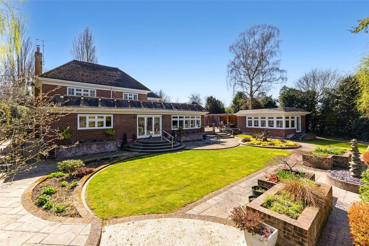 Meadow House, Sherborne St John, RG24