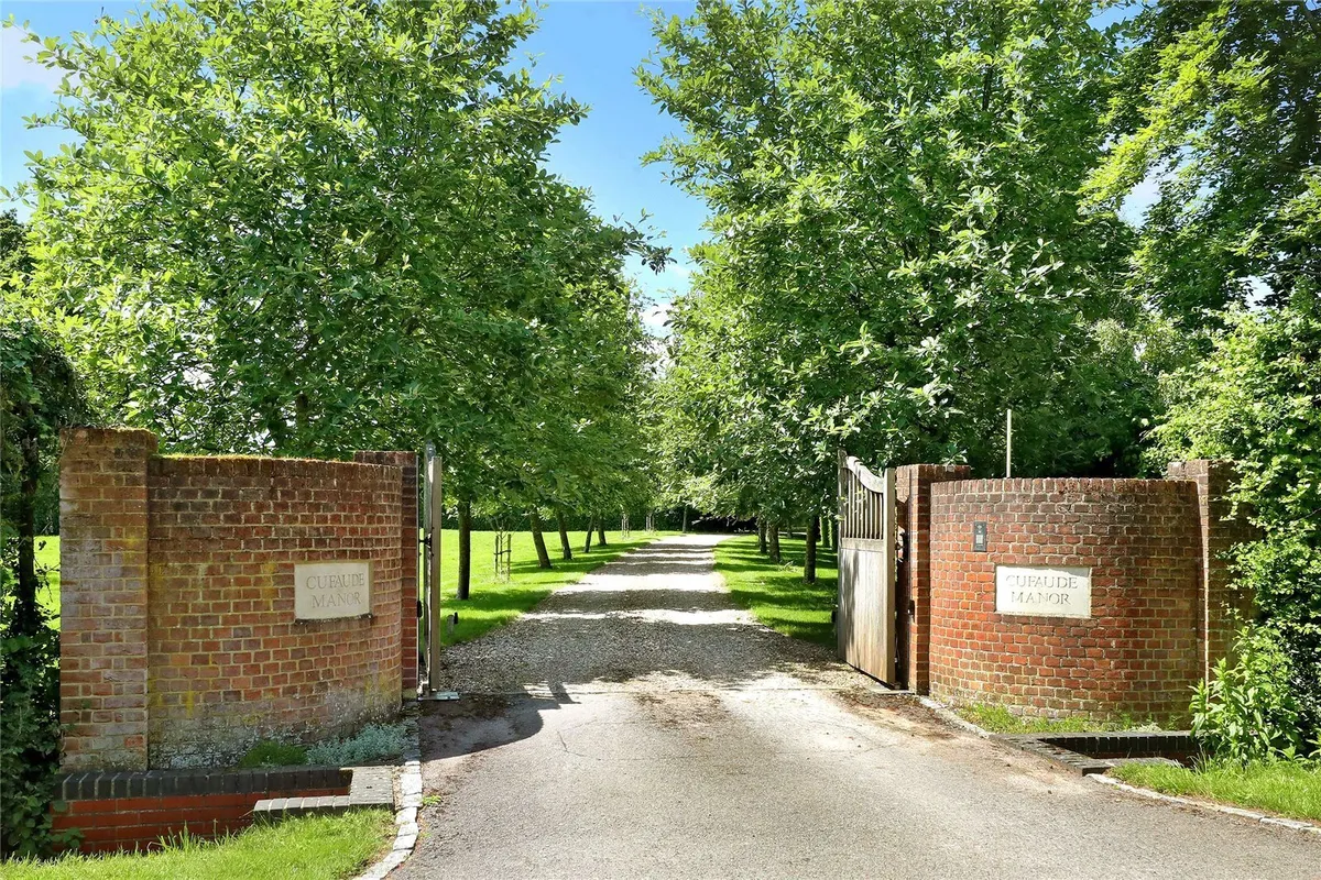 Cufaude Manor, Bramley, RG26