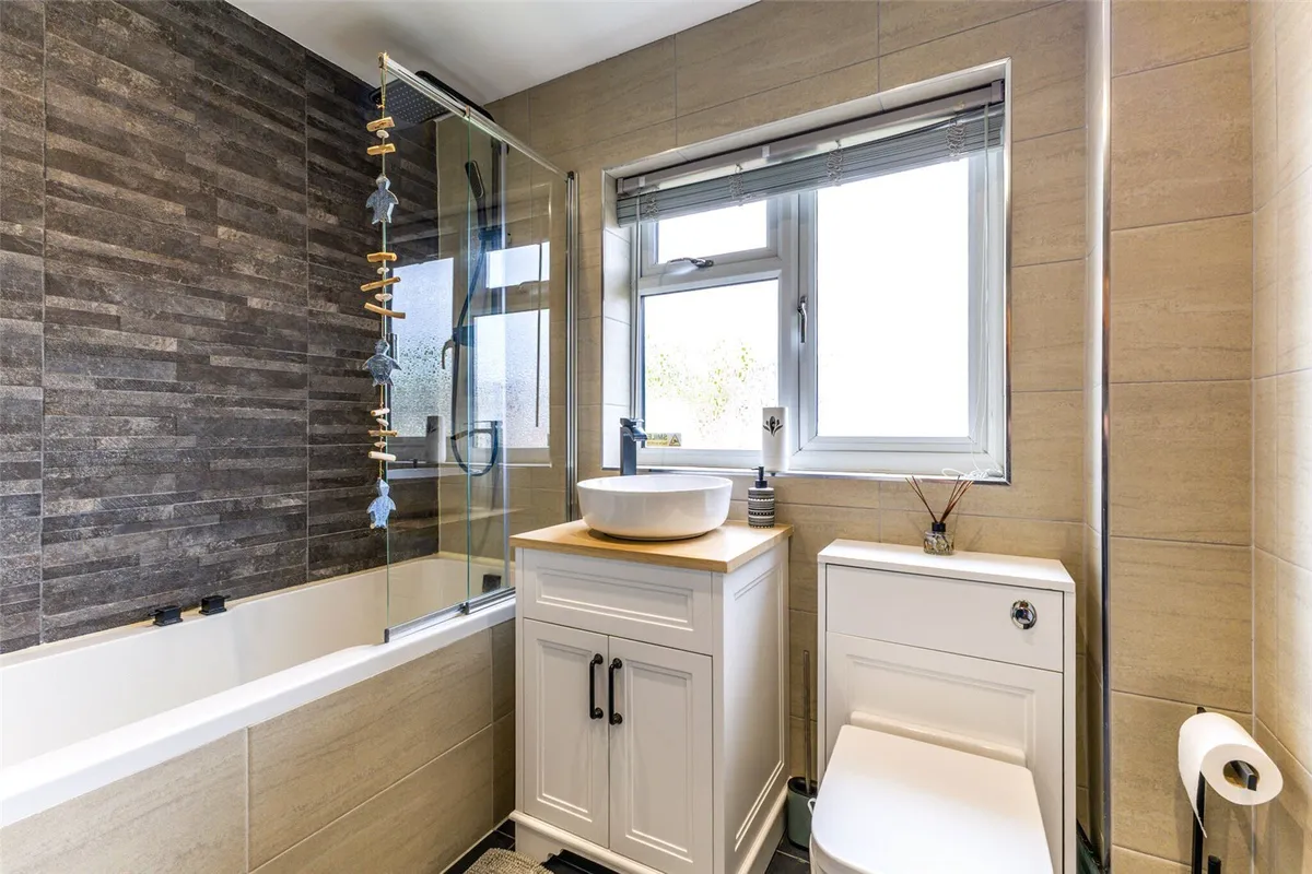 Longbridge Road, Bramley, RG26