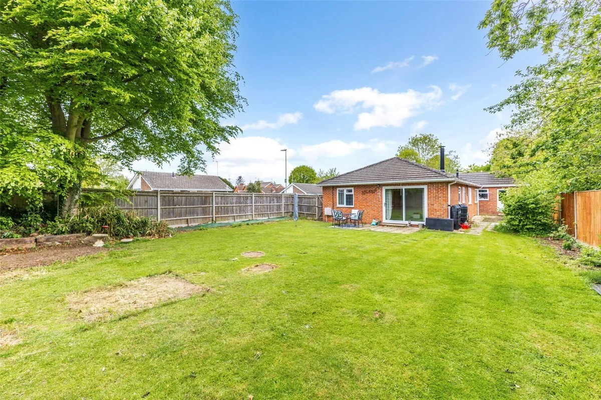 Longbridge Road, Bramley, RG26