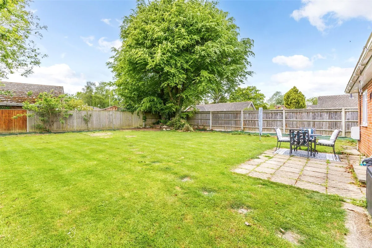 Longbridge Road, Bramley, RG26